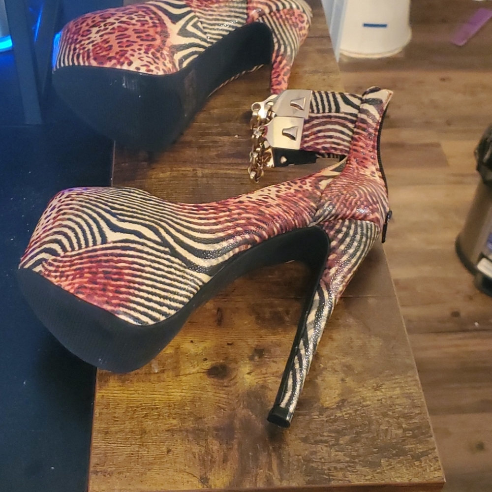 Shoes - Picture 3 of 3